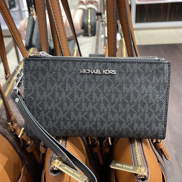 MICHAEL KORS LARGE DOUBLE ZIP WRISTLET PHONEHOLDER WALLET CLUTCH 
BLACK SIGNATUR - Picture 16 of 16